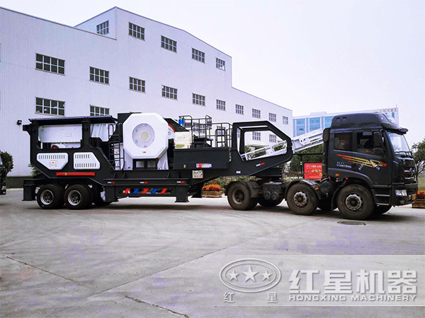 移動(dòng)顎式破碎機(jī)發(fā)貨現(xiàn)場(chǎng)